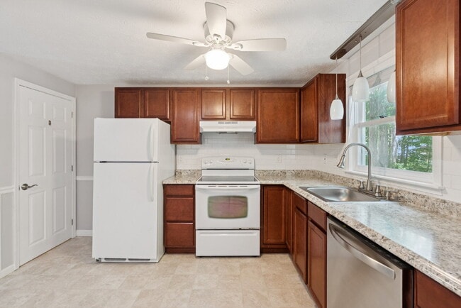 Building Photo - Beautiful 2Bed/1Bath condo in desirable co...