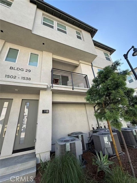 Building Photo - 1522 W Bushell St