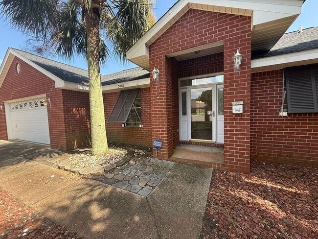 Building Photo - Gulf Breeze - Mandavilla - 3 bedroom, 2 bathroom