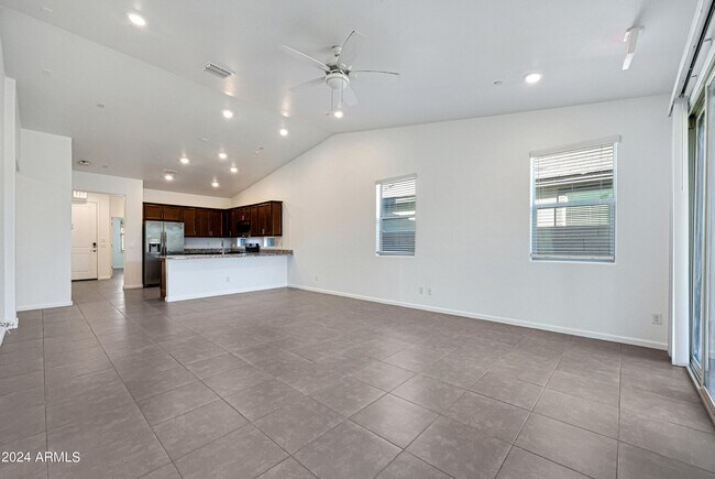 Foto del edificio - 12429 W Midway Ave