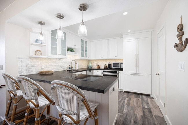 Building Photo - 376 San Antonio Ave