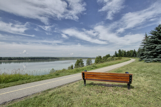 Photo du bâtiment - Lakeview Mews