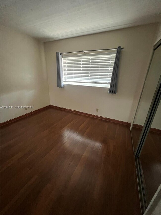 Foto del edificio - 1535 SE 15th St