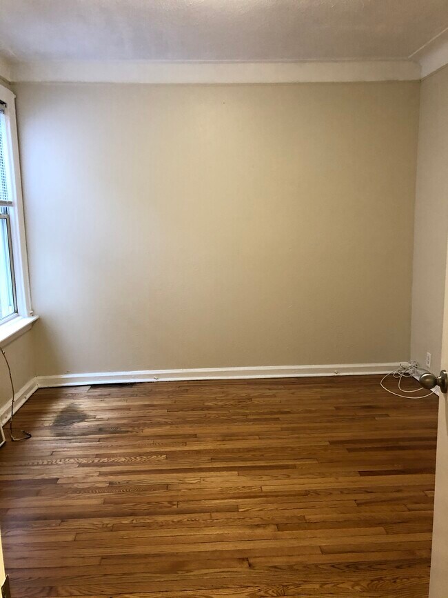 Building Photo - 994 McLean Ave