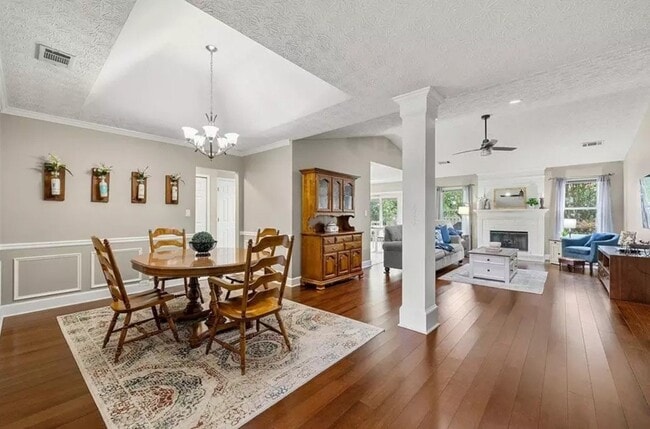 Foto del edificio - 1324 Pinebreeze Way