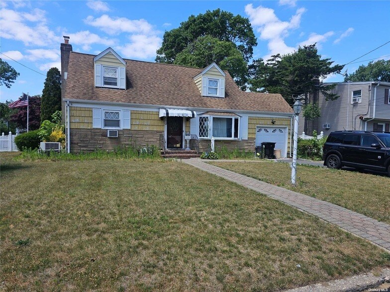 Primary Photo - 1076 Carll Dr