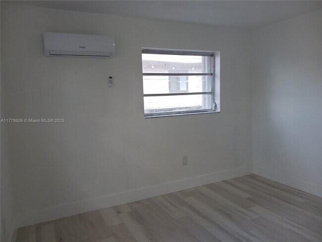 Foto del edificio - 5796 SW 5th St
