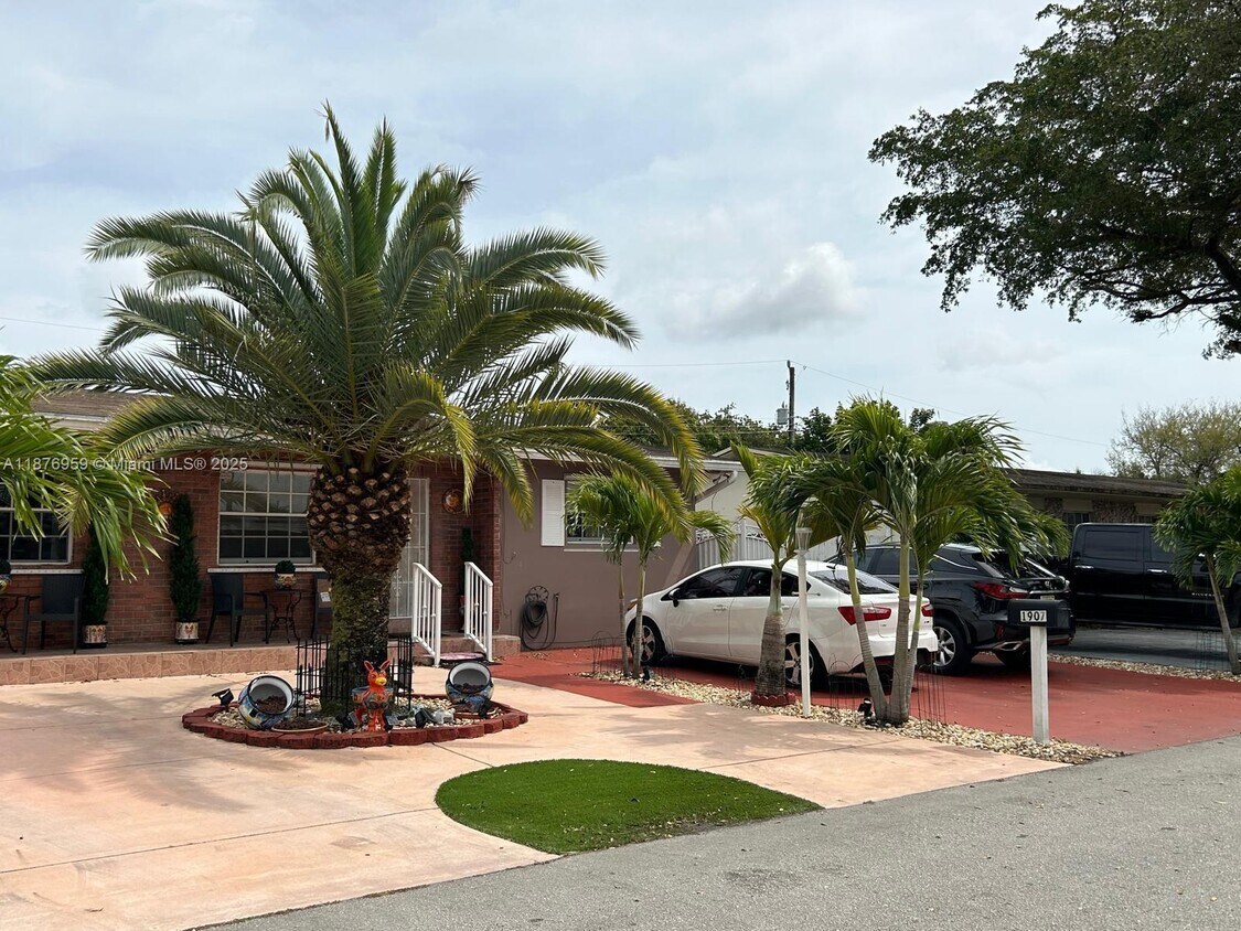 Foto principal - 1907 SW 99th Terrace