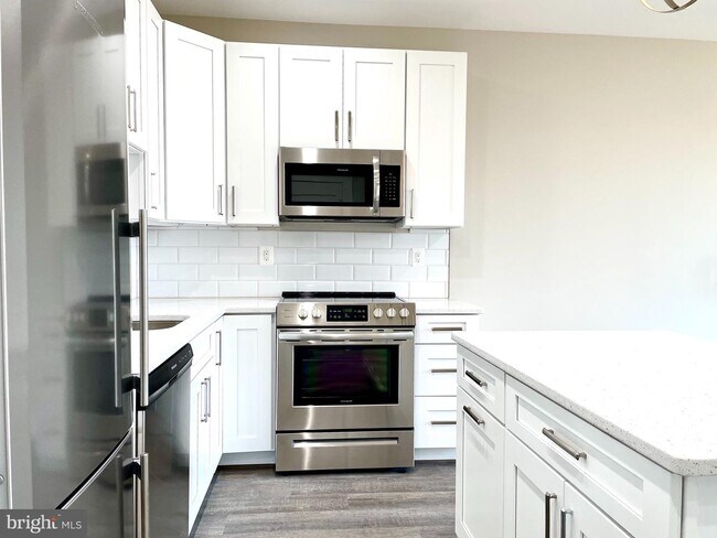Building Photo - 560 Foxhall Pl SE