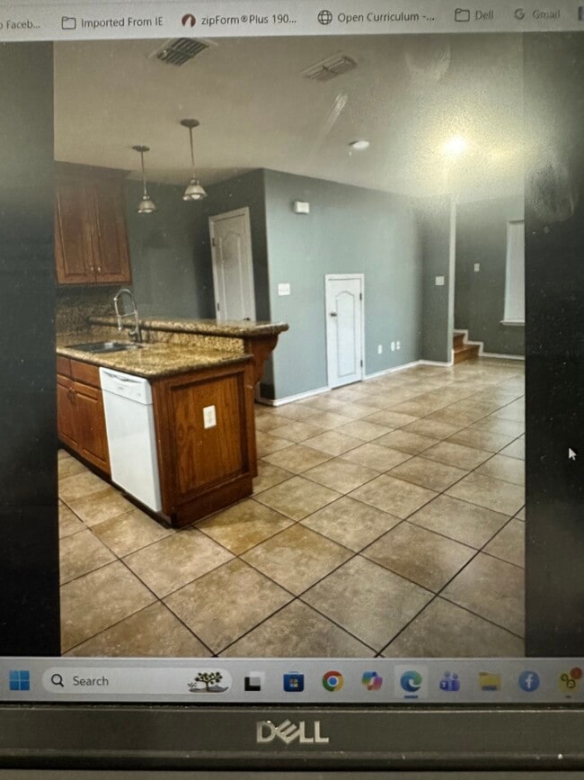 Building Photo - 413 S 49th St