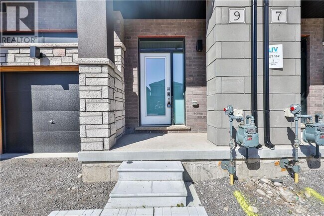 Building Photo - 9 Wakeling Dr