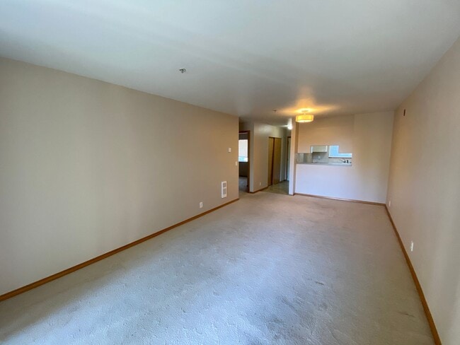 Building Photo - 2715 W Maplewood Ave
