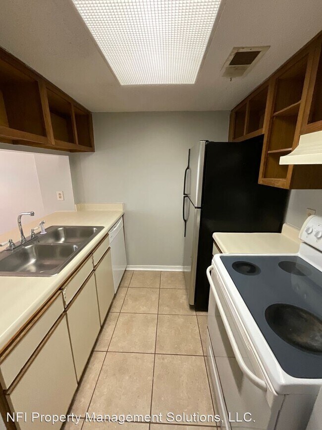 Foto del edificio - 2 br, 1.5 bath House - 424 E. Burgess Road...