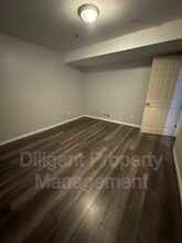 Building Photo - 588 Howden St