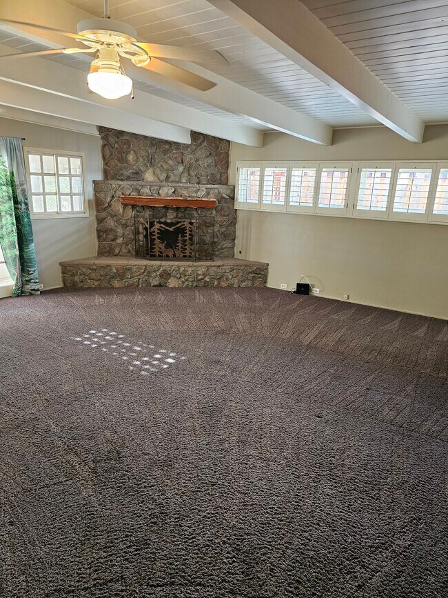 Building Photo - 707 N Lima St