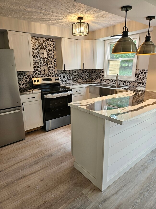 Building Photo - 453 Cobblestone Ave NE