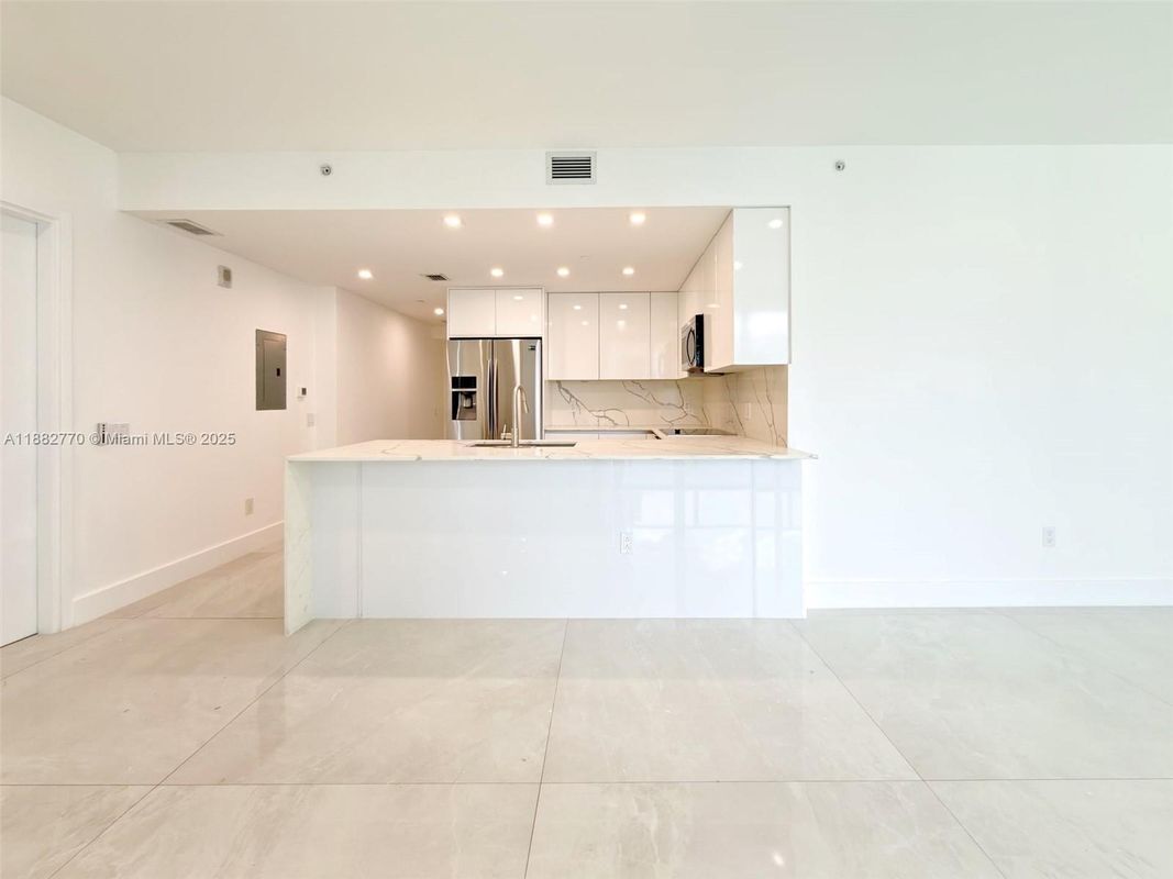 Foto del edificio - 1300 Brickell Bay Dr
