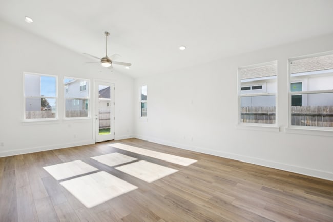 Foto del edificio - 1004 Yaupon Holly Dr