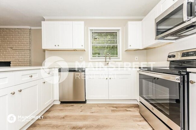 Building Photo - 3723 Eagle Woods Cir, Lithonia, GA 30038