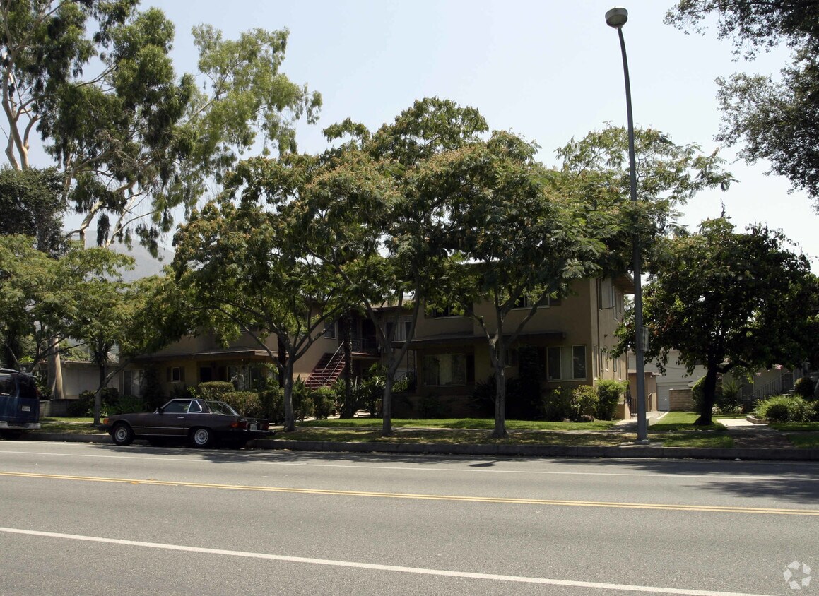 Foto del edificio - 1290 N Altadena Dr