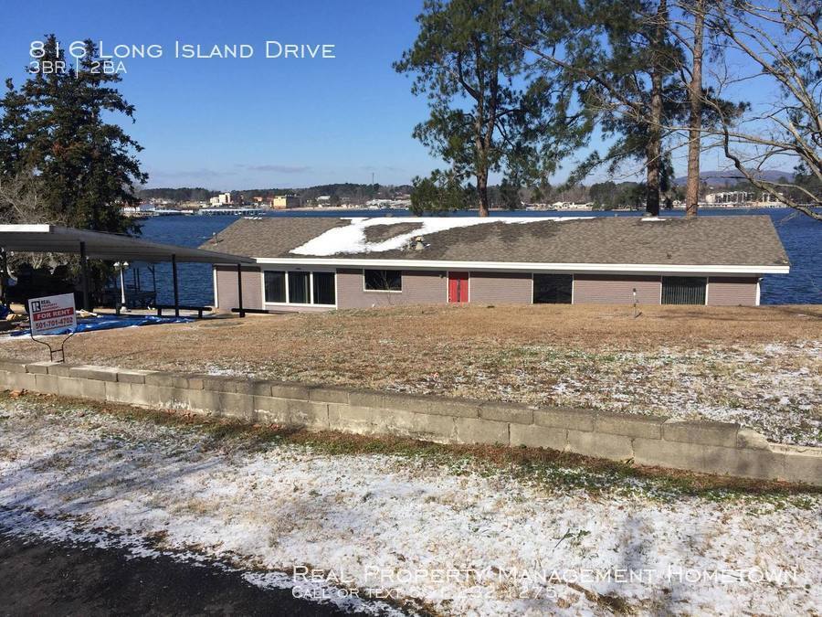 Primary Photo - Stunning home on lake Hamilton.