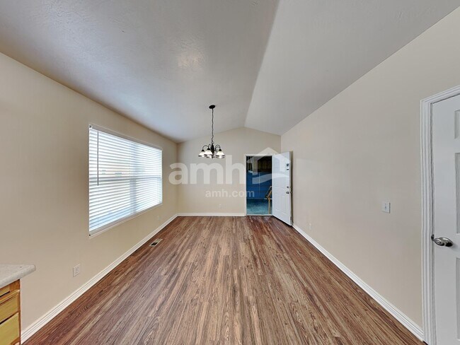 Foto del edificio - 1877 E Cedar Dr