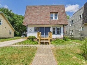 Building Photo - 533 Gage St