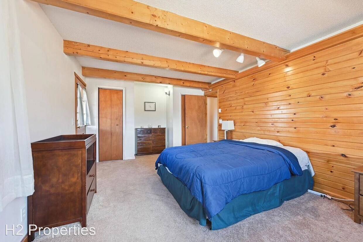 2 br, 2.5 bath House 187 Conger St 101 House Rental in Nederland