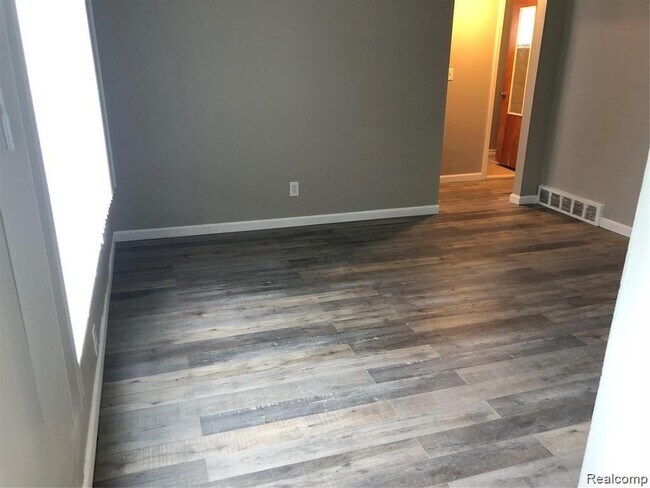 Foto del edificio - 24597 Berry Ave
