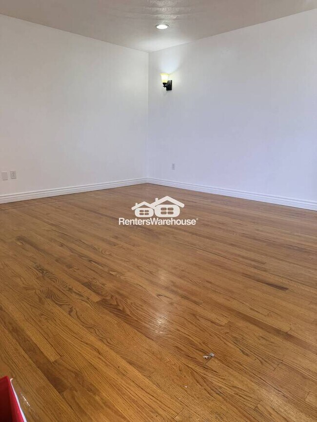Foto del edificio - 5 Bedroom 2.5 Bath Brick Ranch in Arvada Available NOW!