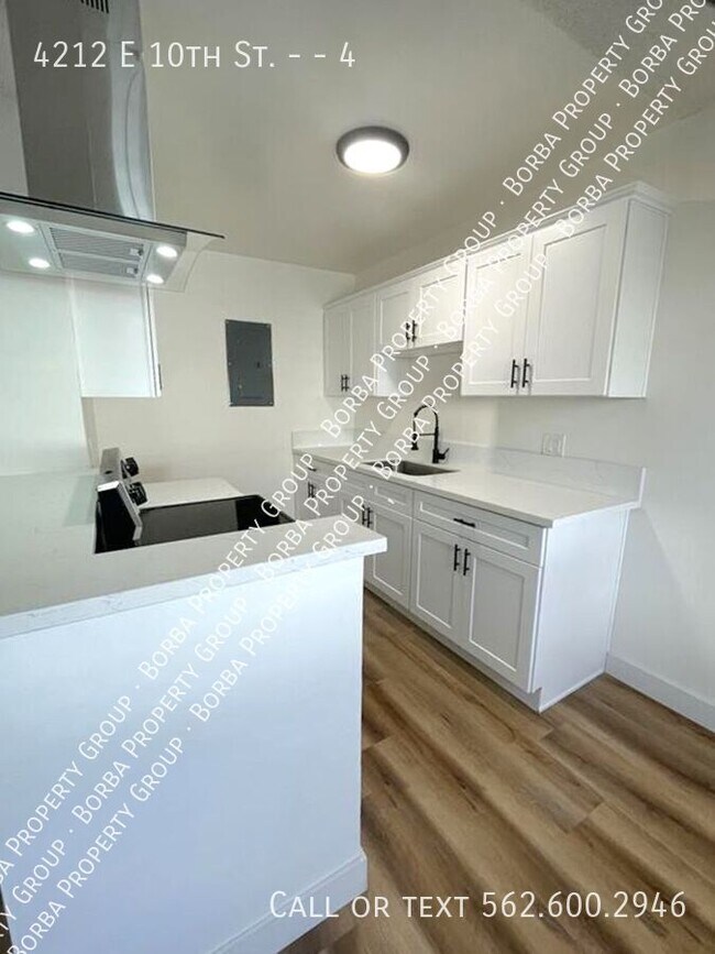 Foto del edificio - 4212 E 10th St