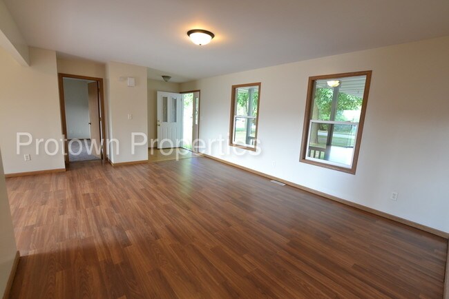 Building Photo - Amazing 3 Bedroom 2 Bathroom House in Godley