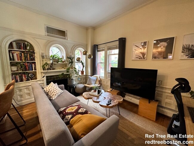 Building Photo - 197 Commonwealth Ave