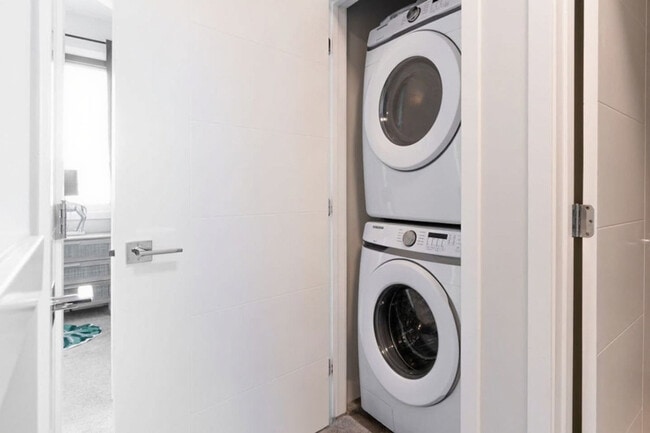 Building Photo - 15803-15897 97 Ave NW