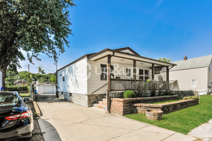 Primary Photo - Fantastic 2bd/2ba home! Let yourself in!