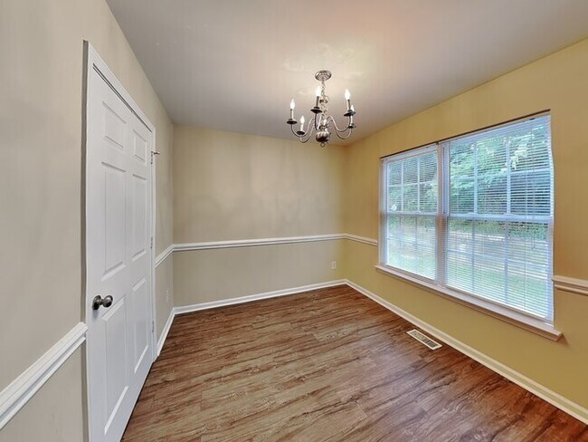 Building Photo - 6227 Dumont Ln