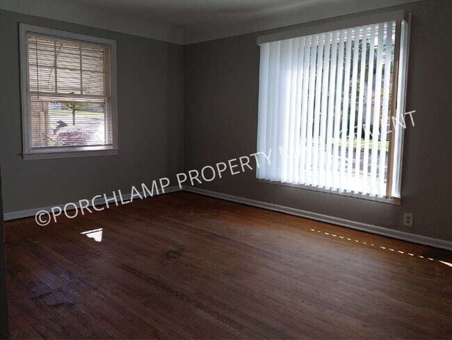 Foto del edificio - 1524 Edward Ave SE