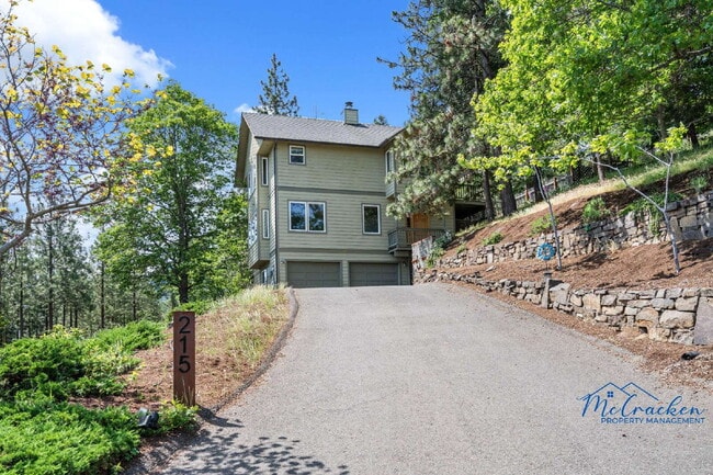 Building Photo - 215 Piedmont Dr