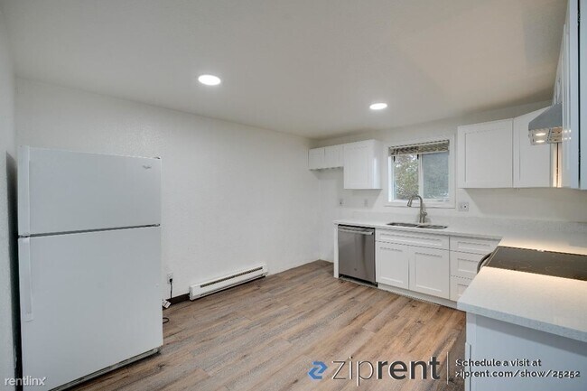 Foto del edificio - 2 br, 1 bath 4plex - 7613 9th Avenue Court...