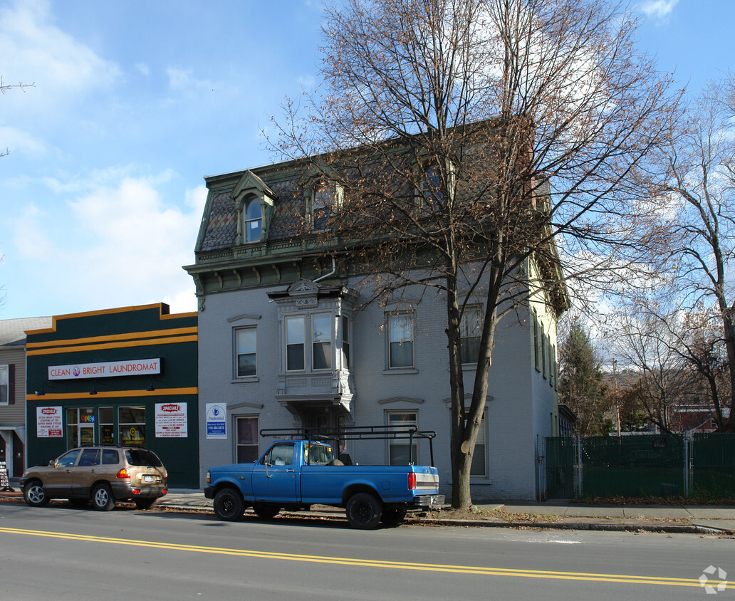 Primary Photo - 650 Second Ave