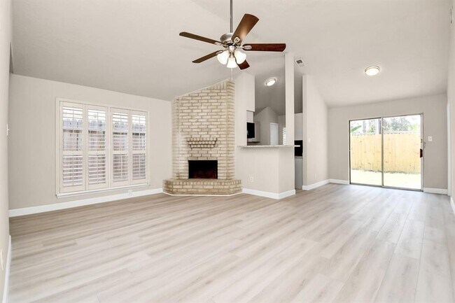 Foto del edificio - 15919 Oakendell Dr