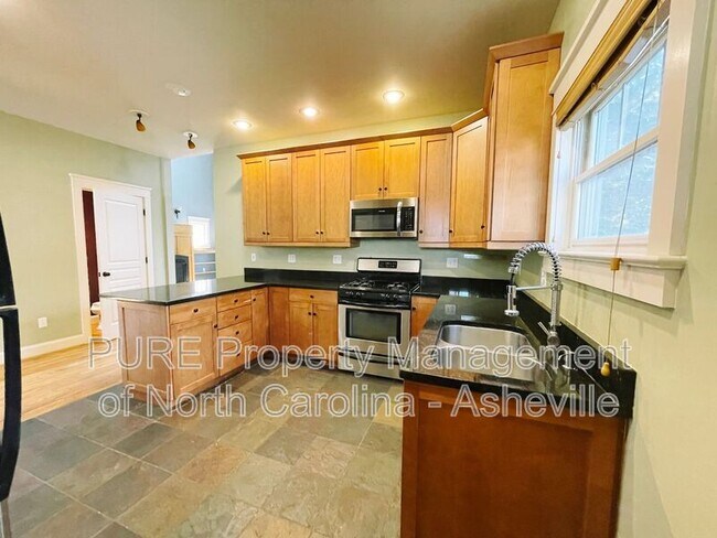 Building Photo - 522 Clearview Terrace