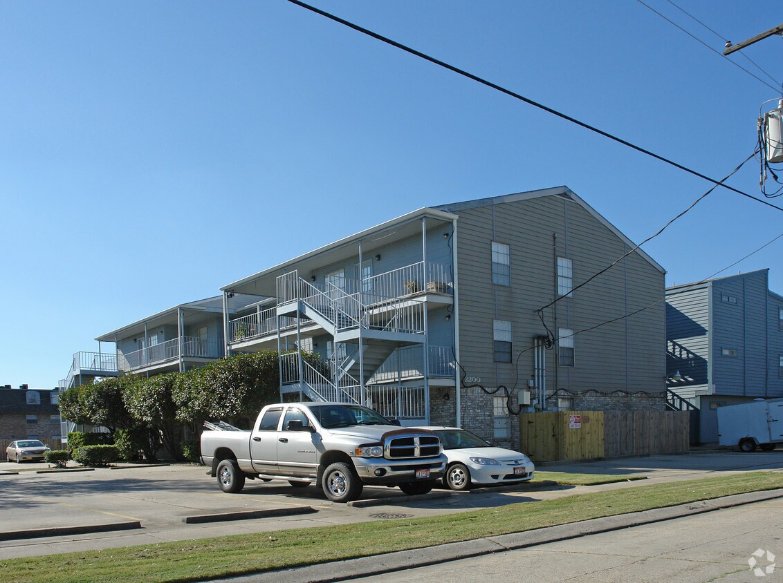 Primary Photo - 2200 Pasadena Ave