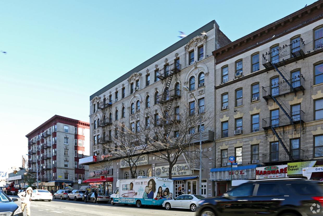 Building Photo - 560 W 180th St