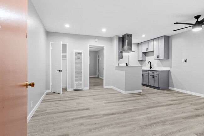 Building Photo - 1655 W Malvern Ave