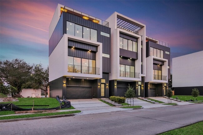 Building Photo - 709 Memorial Heights Dr