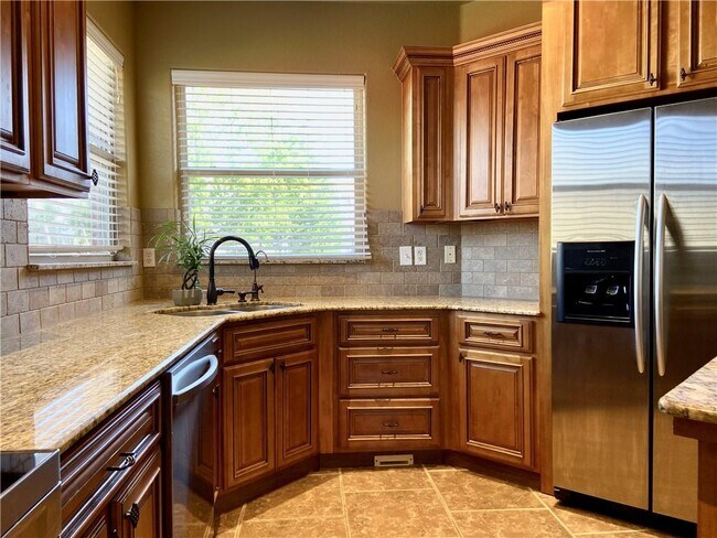 Building Photo - 4004 SW Layton Rd