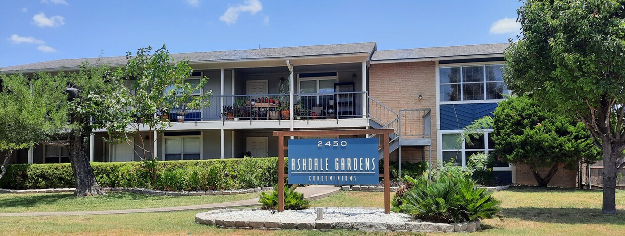 Foto principal - 2450 Ashdale Dr