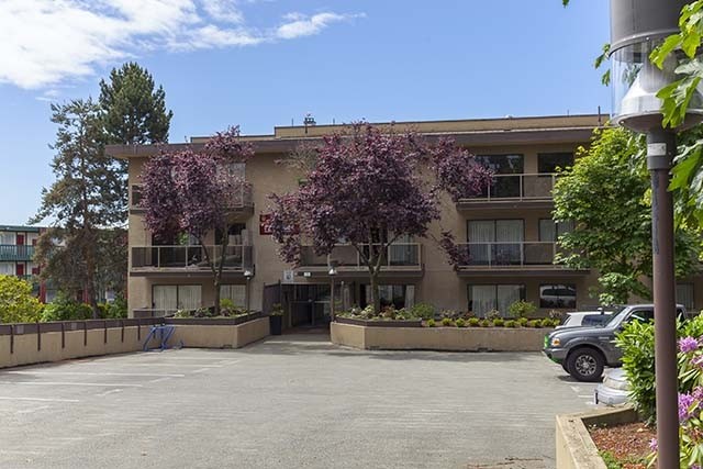 Primary Photo - Gorge Apartments