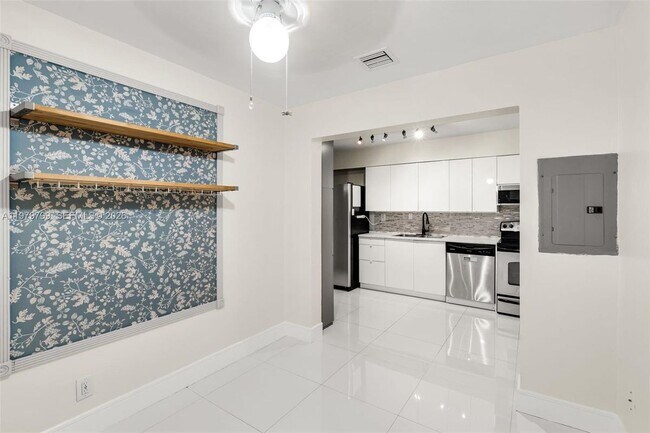 Foto del edificio - 5655 NE 5th Terrace